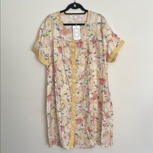 Elegant Floral Short Sleeve Nightgown with Yellow Accents